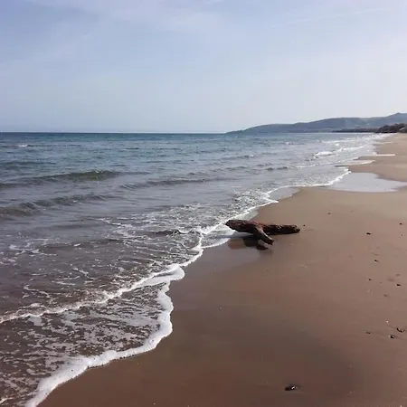 Semesterbostad In S'oru De Su Mare. Sulla Spiaggia Veranda, Giardino, Tramonti. Wi-fi