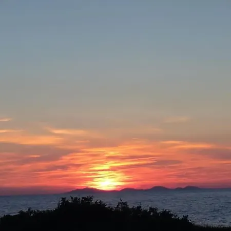 Semesterbostad In S'oru De Su Mare. Sulla Spiaggia Veranda, Giardino, Tramonti. Wi-fi
