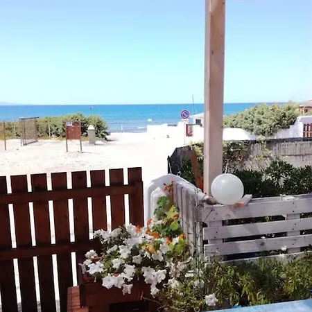 In S'oru De Su Mare. Sulla Spiaggia Veranda, Giardino, Tramonti. Wi-fi *